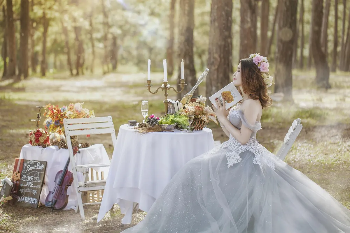 Seasonal Cricket Wedding Decor: Spring, Summer, and Autumn Ideas